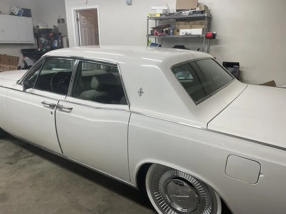 1969 Lincoln Continental window tint: 5% rear, 35% fronts (view 3)