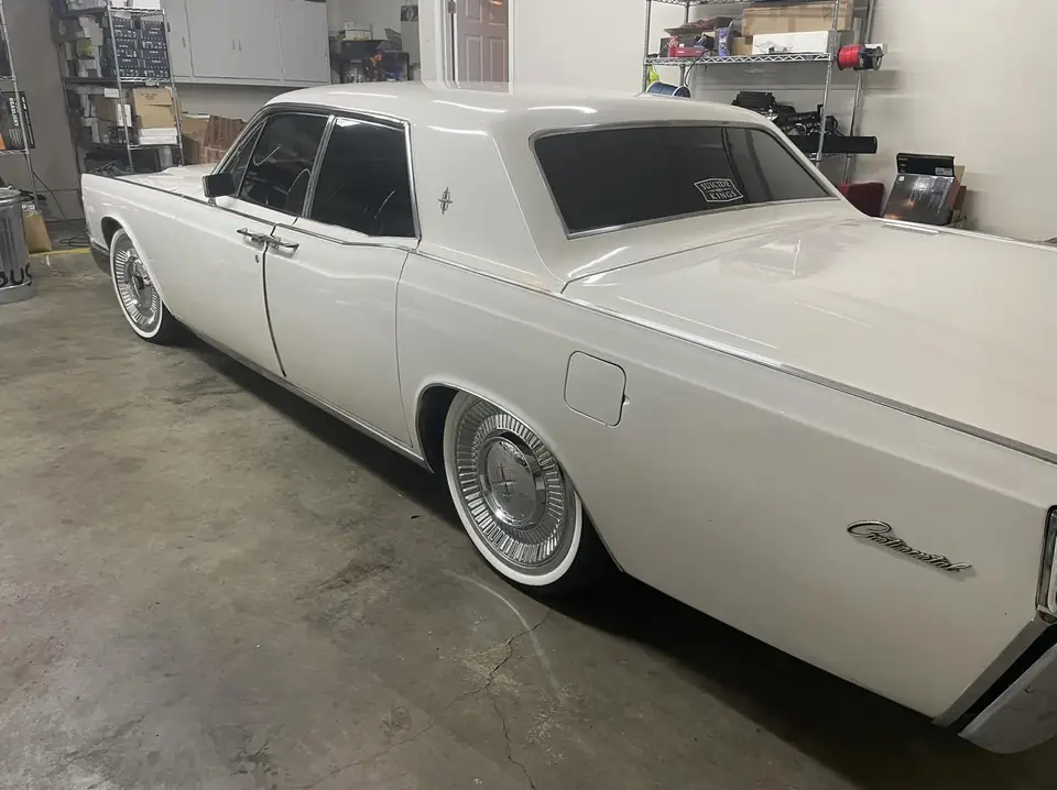 1969 Lincoln Continental window tint: 5% rear, 35% fronts (view 4)