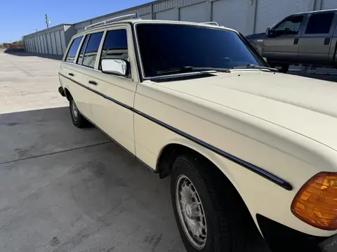 1984 Mercedes 300TD window tint: Removed the original film from sides and back, New 5% sides and rear, 50% full windshield (view 3)