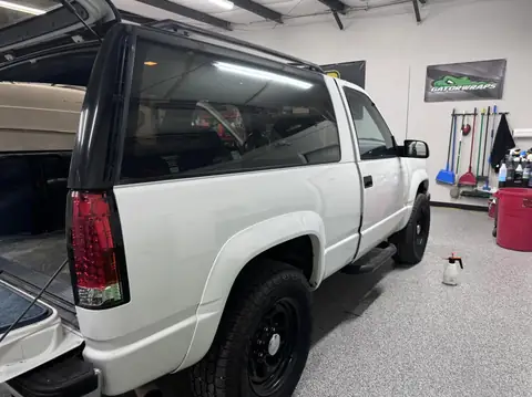 1992 Chevy Blazer window tint: We installed 15% on the sides and rear, 50% on the full windshield, 5% Sunstrip (view 3)