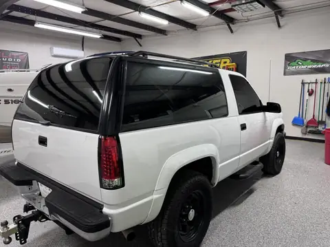 1992 Chevy Blazer window tint: We installed 15% on the sides and rear, 50% on the full windshield, 5% Sunstrip (view 4)