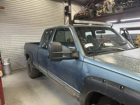 1993 Chevy 1500 Z71 window tint: 5% over 20% ceramic rear 3 windows, 20% ceramic front doors, 5% windshield strip (view 2)