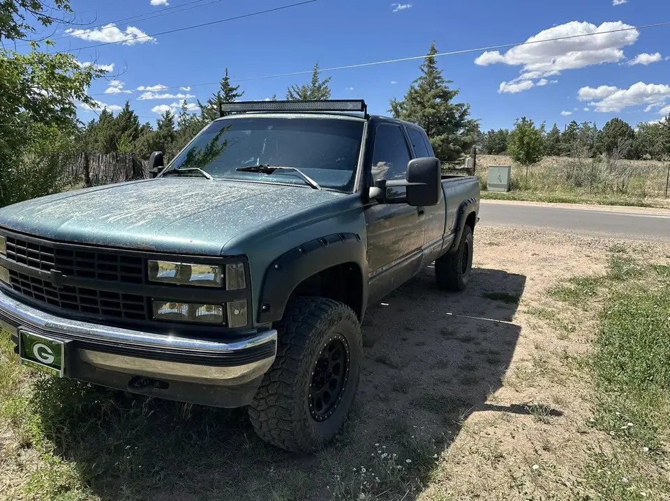 1993 Chevy 1500 Z71 window tint: 5% over 20% ceramic rear 3 windows, 20% ceramic front doors, 5% windshield strip (view 5)