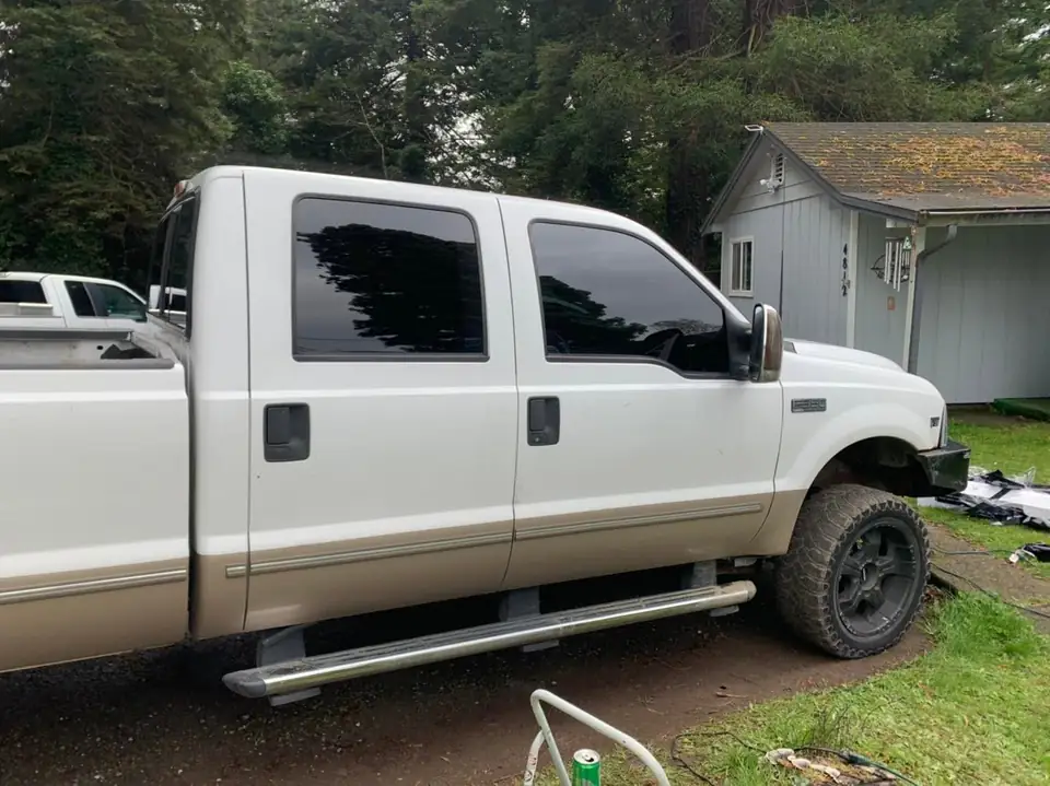 1999 Ford F-350 window tint: 5% all around, 5% medium visor (view 3)