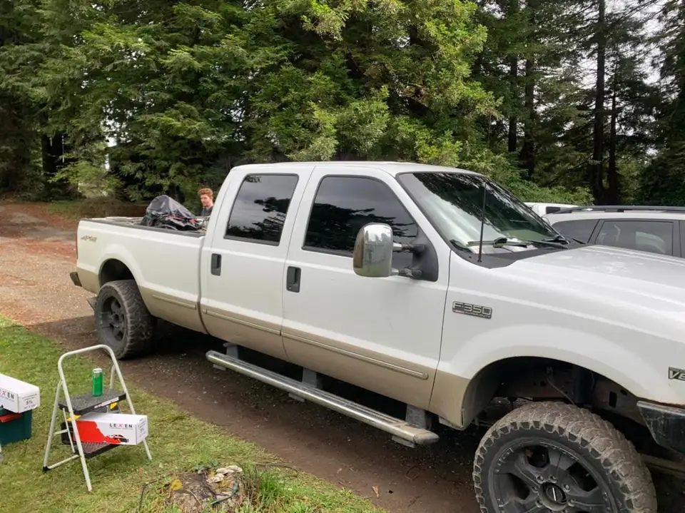 1999 Ford F-350 window tint: 5% all around, 5% medium visor (view 4)