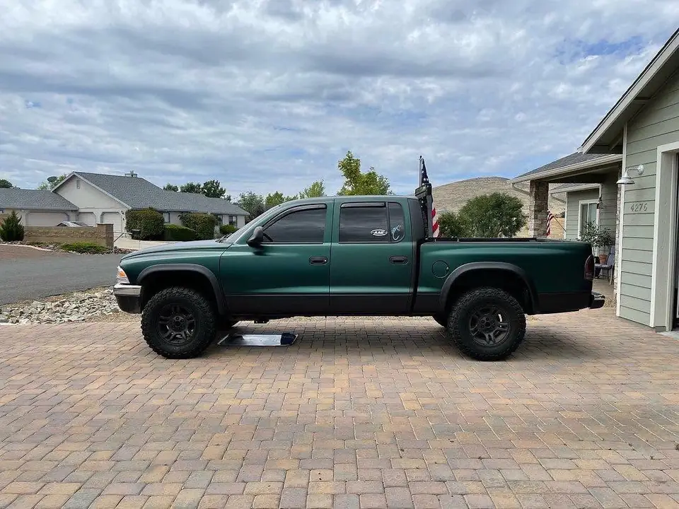 2000 Dodge Dakota matte emerald green wrap: VViViD Premium+ Matte Emerald green