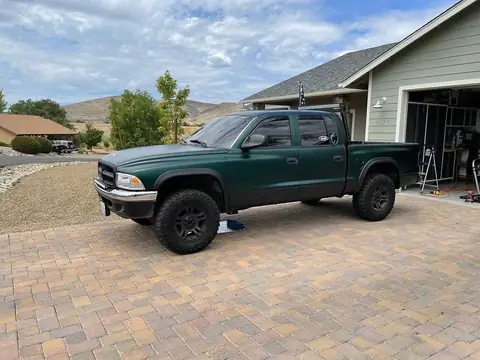 2000 Dodge Dakota matte emerald green wrap: VViViD Premium+ Matte Emerald green (view 2)