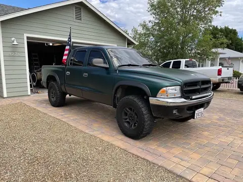 2000 Dodge Dakota matte emerald green wrap: VViViD Premium+ Matte Emerald green (view 3)