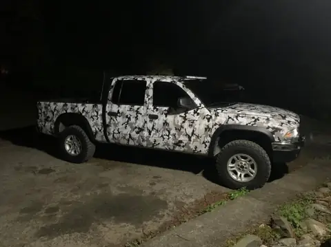 2001 Dodge Dakota snow camo wrap: Full snow camo wrap on '01 Dodge Dakota (view 3)