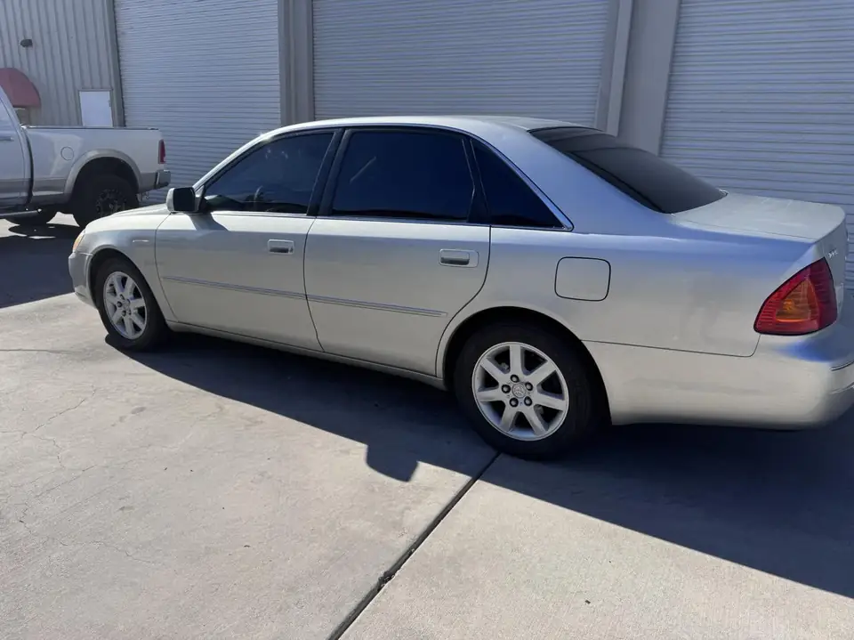 2002 Toyota Avalon window tint: 5% C-IR rear half, 15% C-IR front doors, 5% sunstrip (view 4)