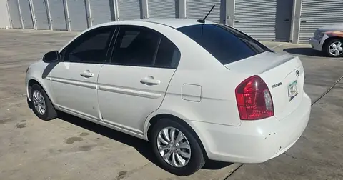 2008 Hyundai Accent window tint: Carbon 20% On All Windows (view 4)