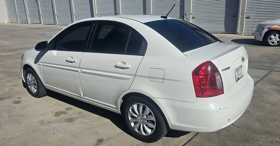 2008 Hyundai Accent window tint: Carbon 20% On All Windows (view 4)