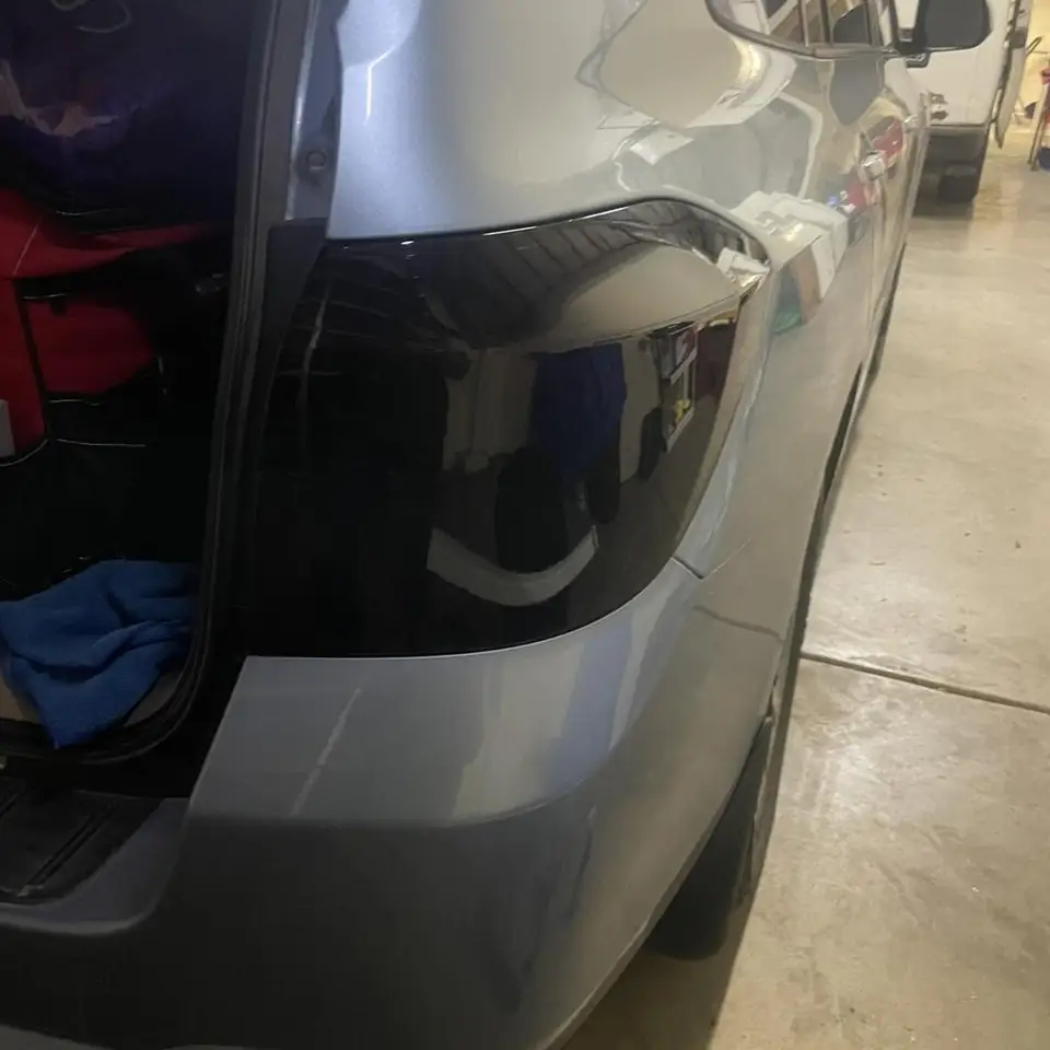 2008 Toyota Highlander smoked taillights: Premium Plus super gloss dark smoke on the taillights (view 3)