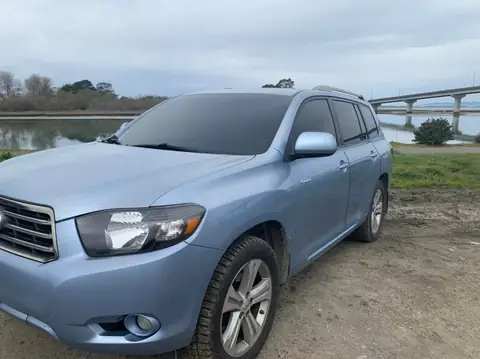 2008 Toyota Highlander Sport window tint: 2008 Toyota Highlander sport removed the old visor strip and installed 35% on the full windshield with a 5%