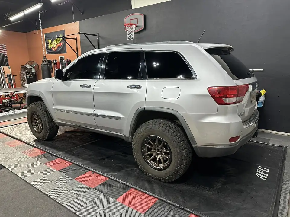 2011 Jeep Cherokee window tint: 20% Nano Ceramic rear doors, cargo windows, hatch, double moon roof, 5% Nano Ceramic front doors, 70% Nano Ceramic (view 4)
