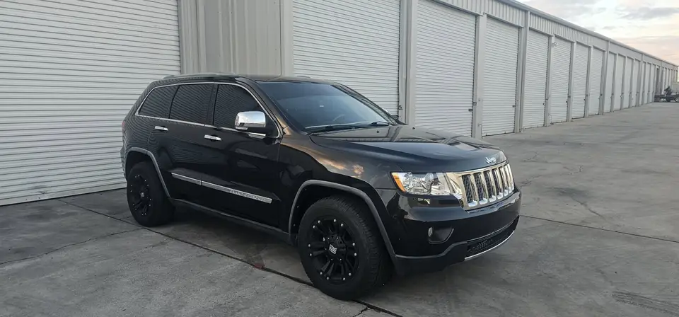 2012 Jeep Grand Cherokee window tint: 5% all sides with a 3% Windshield Visor Strip (view 4)