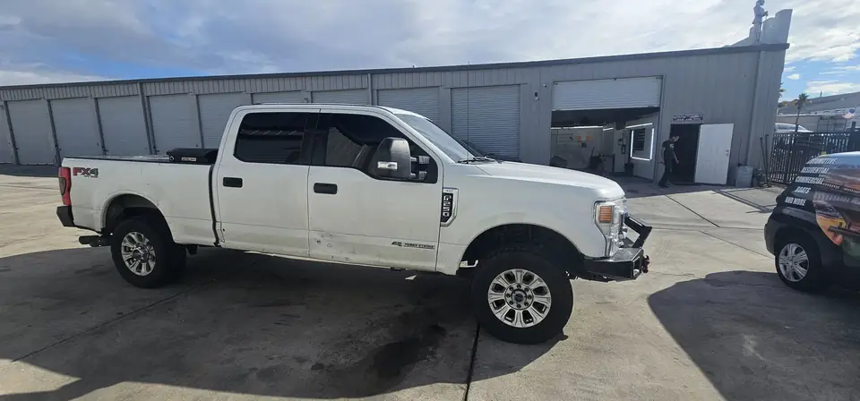 2020 Ford F-250 window tint: Remove old tint from front door windows, Installed 20% on front 2 door windows, Installed 40% on Windshield (view 4)