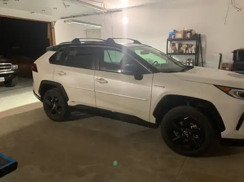 2022 Toyota RAV4 window tint: Brand new '22 RAV4 front doors matched up with 25%