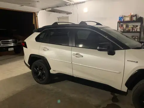 2022 Toyota RAV4 window tint: Brand new '22 RAV4 front doors matched up with 25% (view 2)