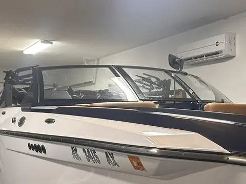 2023 Axis A24 wake boat windshield tint: 15% Front 3 piece windshield