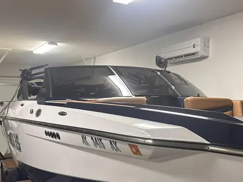 2023 Axis A24 wake boat windshield tint: 15% Front 3 piece windshield (view 2)