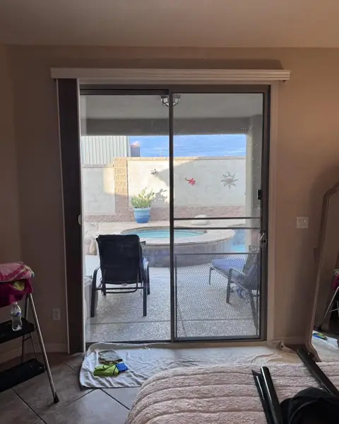 Bedroom sliding door in 20% non-reflective film: Flat glass action this evening, Installed Geoshield lunar 20% non reflective on this bedroom slider