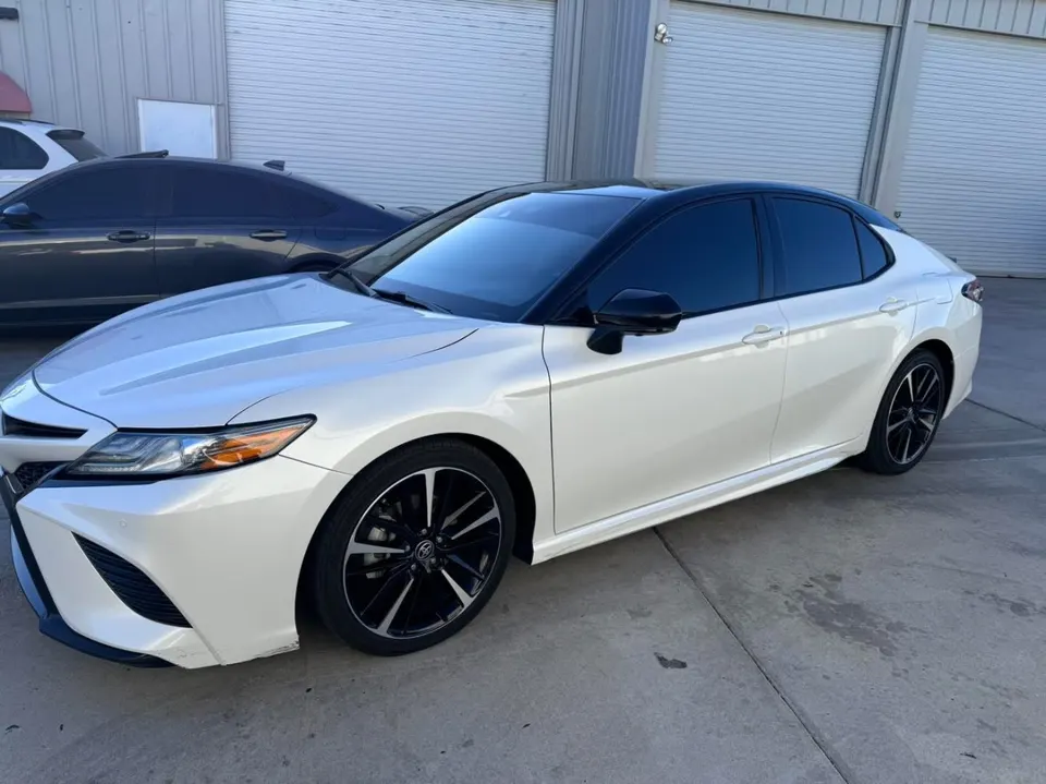 Two-tone Toyota Camry XSE with fresh tint