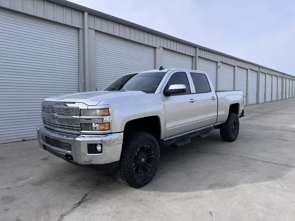 Chevy Silverado window tint: 5% all side and rear windows, 5% sunstrip (view 4)