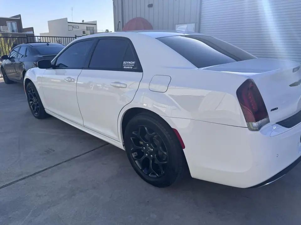 Chrysler 300 window tint: 5% rear windows, 20% front doors (view 2)