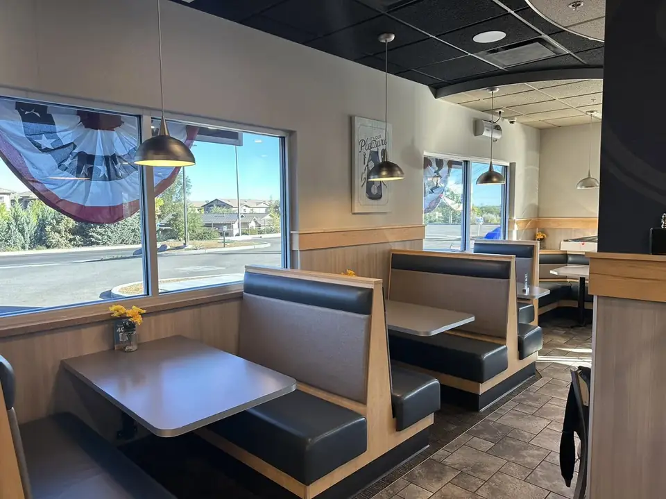 Commercial windows in 25% dual reflective film: Dual reflective 25% (view 2)