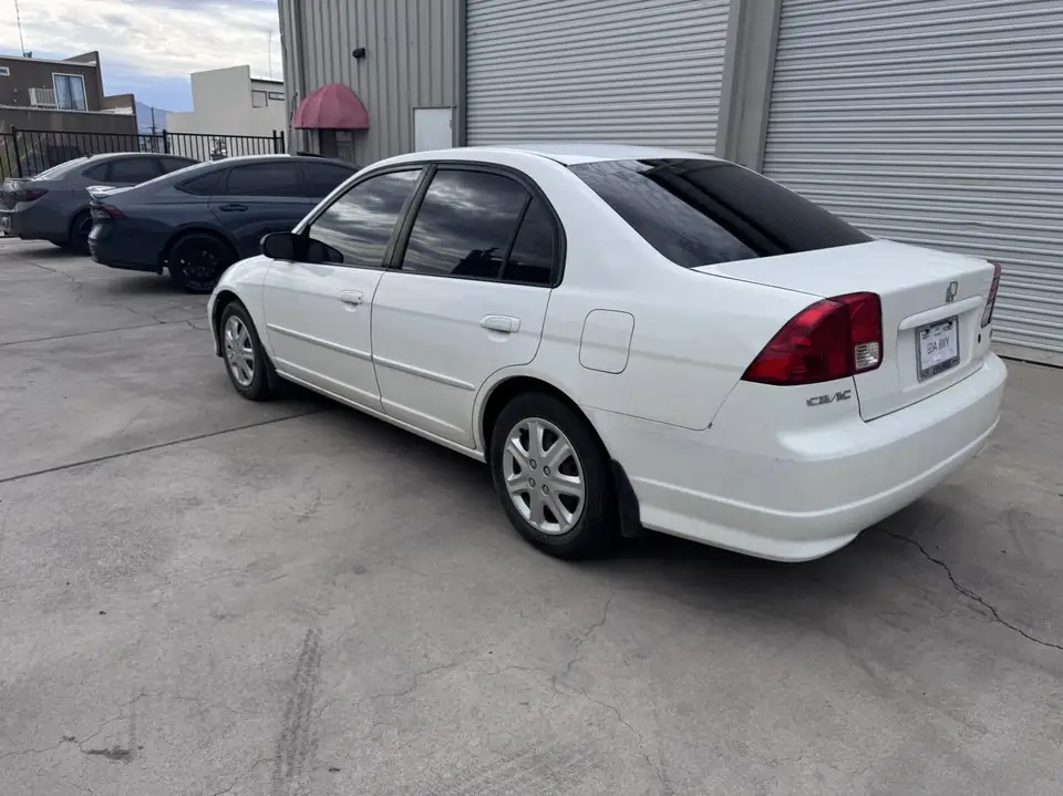 Honda Civic window tint: 5% sides and rear, 5% sunstrip (view 2)