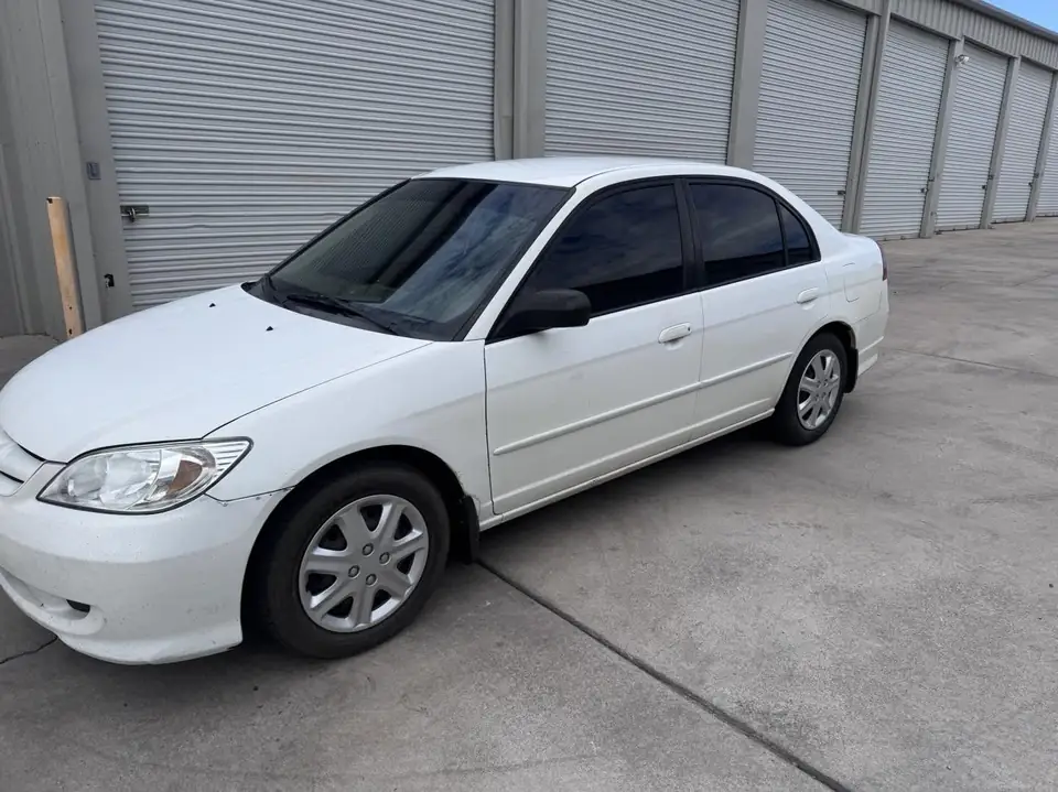 Honda Civic window tint: 5% sides and rear, 5% sunstrip (view 3)