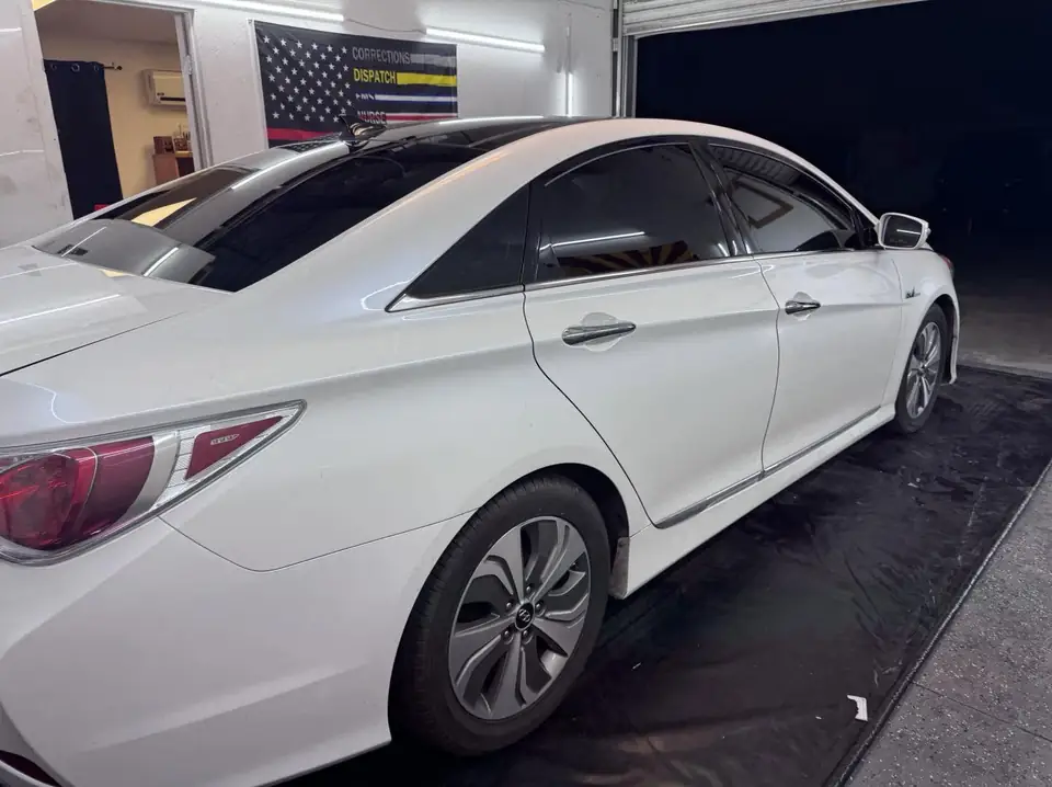 Hyundai Sonata window tint: 5% for the rear half, 25% for the front doors, 5% sunstrip (view 2)