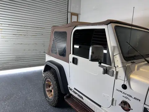 Jeep Wrangler window tint: 3% front doors