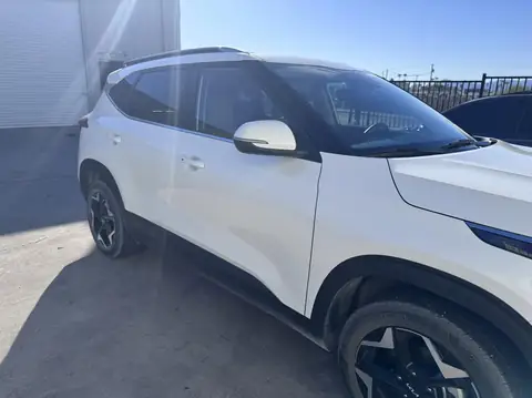 Kia Seltos window tint: 15% over rear half privacy windows, 35% front doors, 5% sunstrip (view 3)