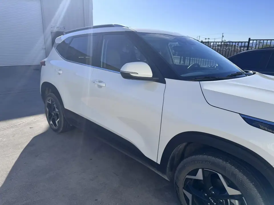 Kia Seltos window tint: 15% over rear half privacy windows, 35% front doors, 5% sunstrip (view 3)