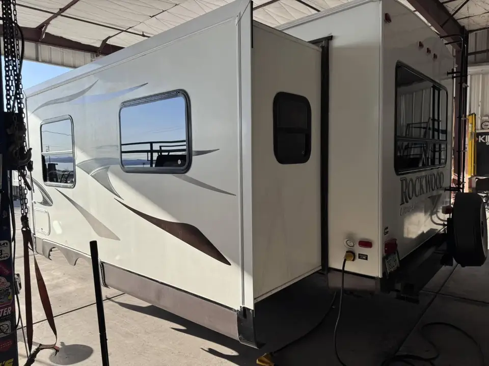 Rockwood travel trailer, 15% over factory smoked glass: We added a 15% over the factory smoked glass on this one to cut down the heat coming in and (view 4)