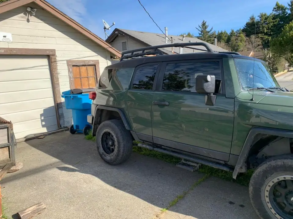 Toyota FJ Cruiser window tint: Toyota FJ Cruiser 20% front match (view 2)