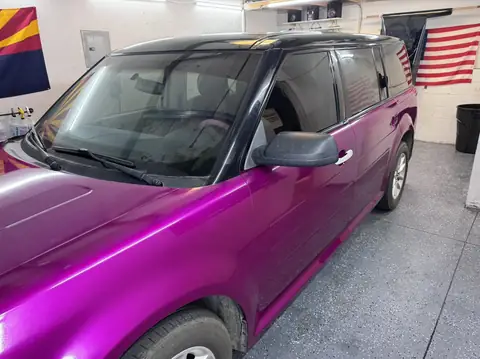 Two-tone wrapped SUV, front door tint and sunstrip: 25% on the front doors to match the rear, 5% sunstrip to top off the two-tone wrap (view 2)